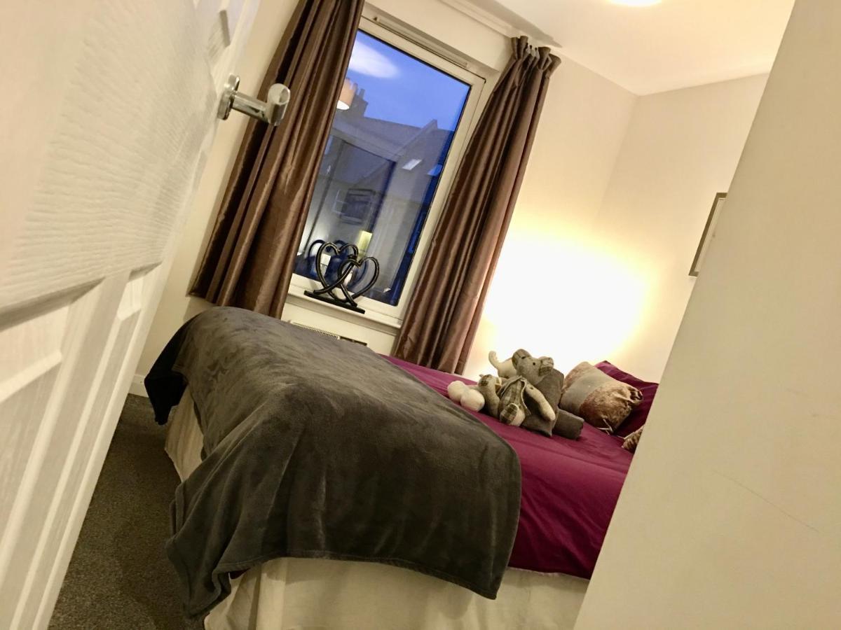 Central Spacious 2 Bedroom By Union Square Free Parking 애버딘 외부 사진