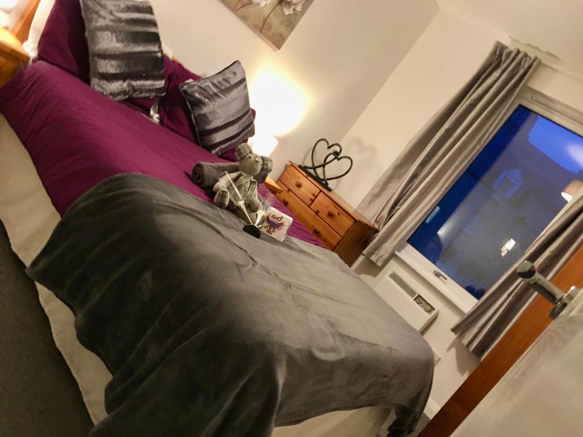 Central Spacious 2 Bedroom By Union Square Free Parking 애버딘 외부 사진