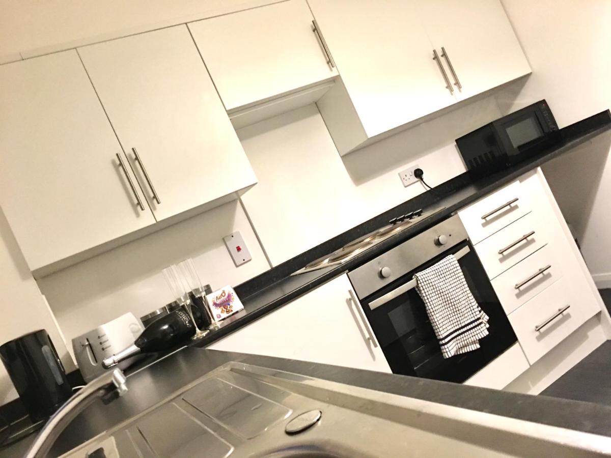 Central Spacious 2 Bedroom By Union Square Free Parking 애버딘 외부 사진