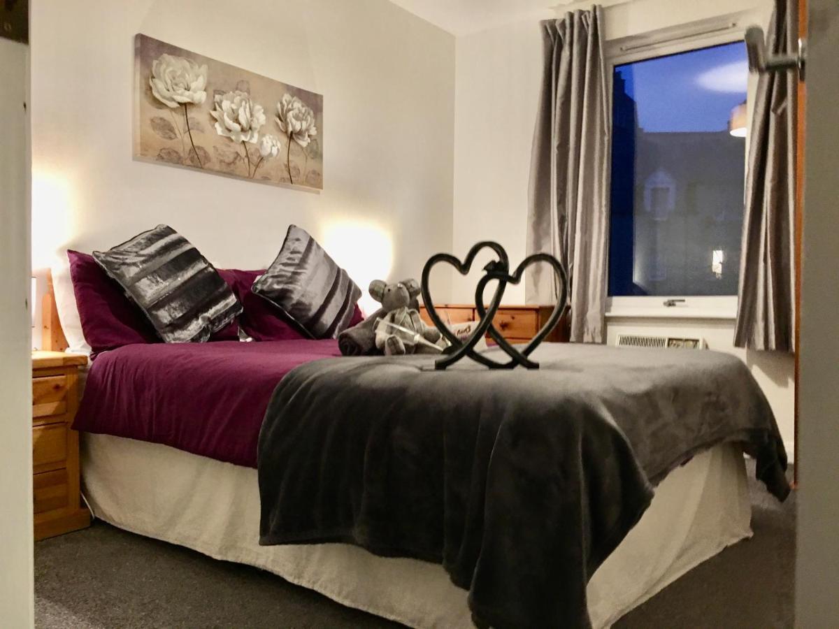 Central Spacious 2 Bedroom By Union Square Free Parking 애버딘 외부 사진